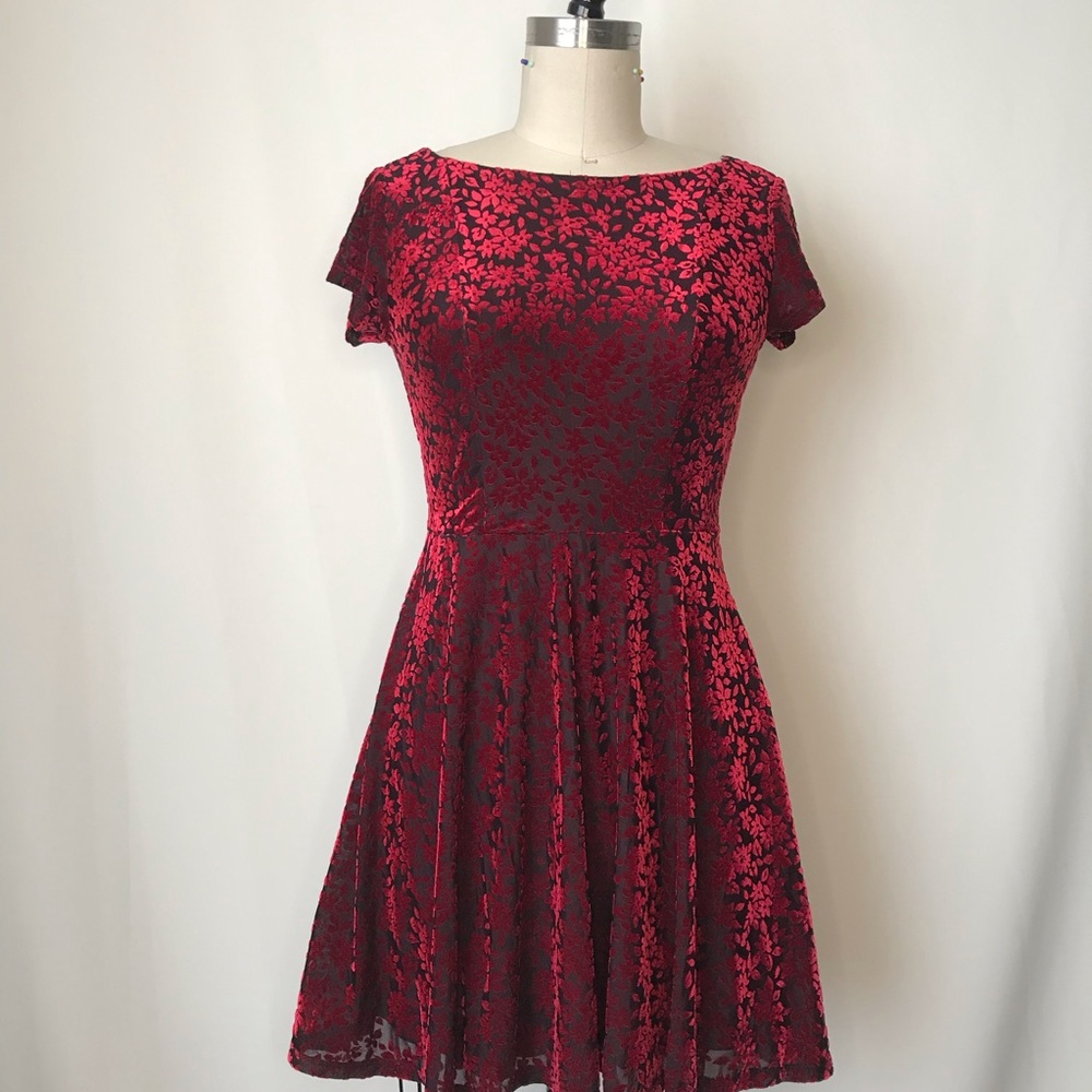 Black mini dress with red flowers. 🥀🕷🥀